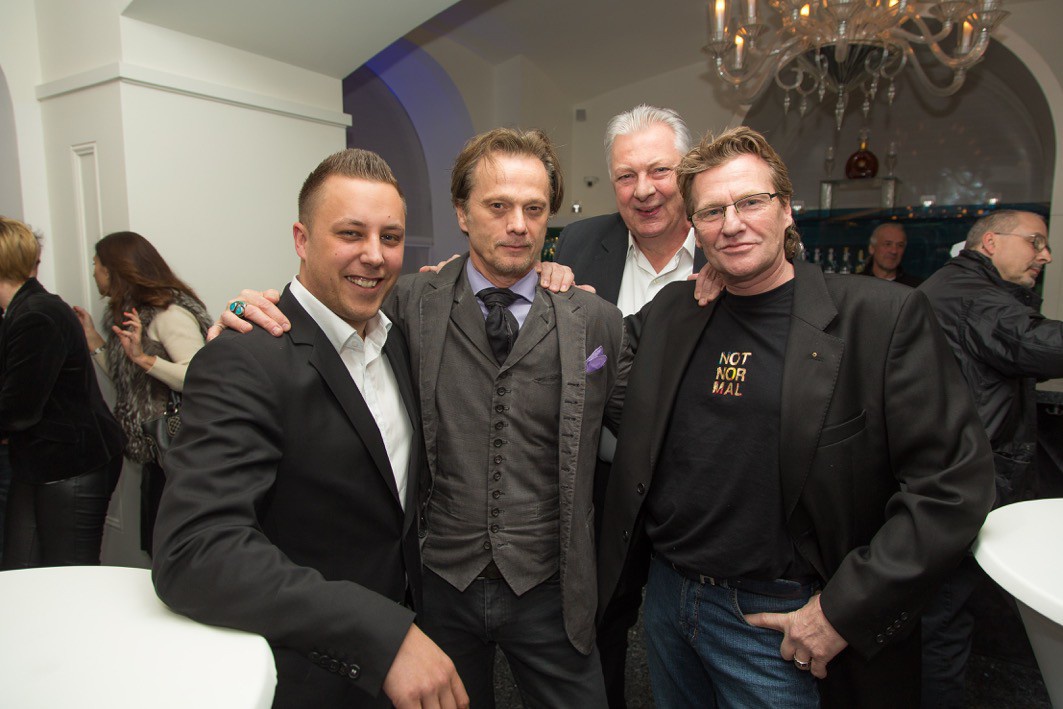 Manfred Schödsack, Hollywood Star Daniel Quinn; Sportreporter Legende Edi Finger jun